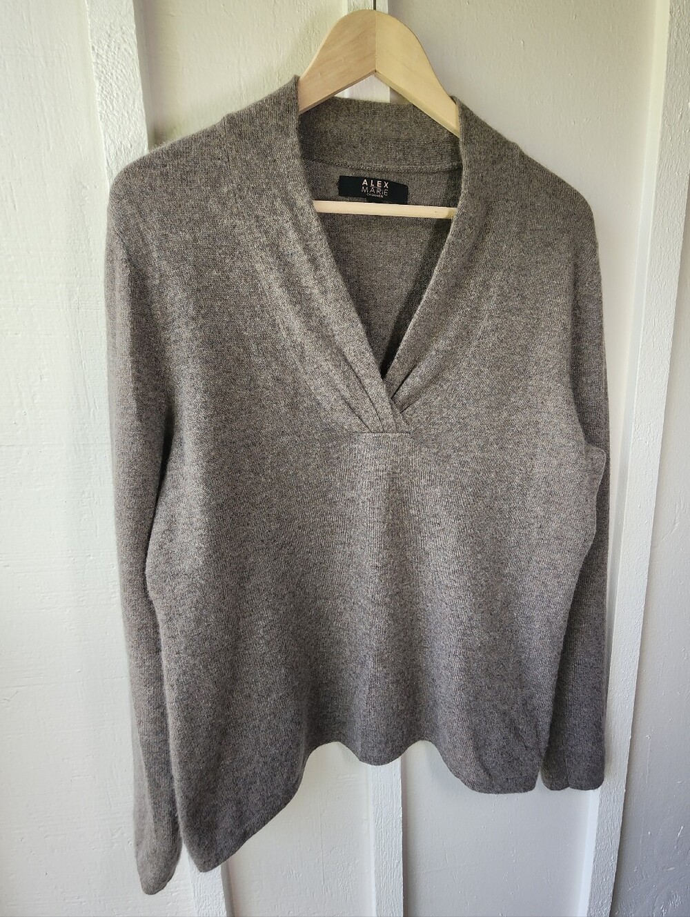 ALEX MARIE CASHMERE V-Neck Pullover Taupe V-Neck Women's Sweater Size XL